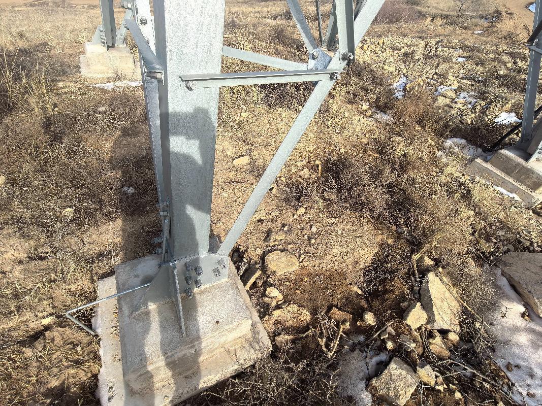位于清水河县五良太乡喇嘛庙、康圣庄、五良太村委、韭菜庄乡双台子、北圪垌以及前营盘村委地上共82处建构筑物（占地面积约2096.497平方米）转让