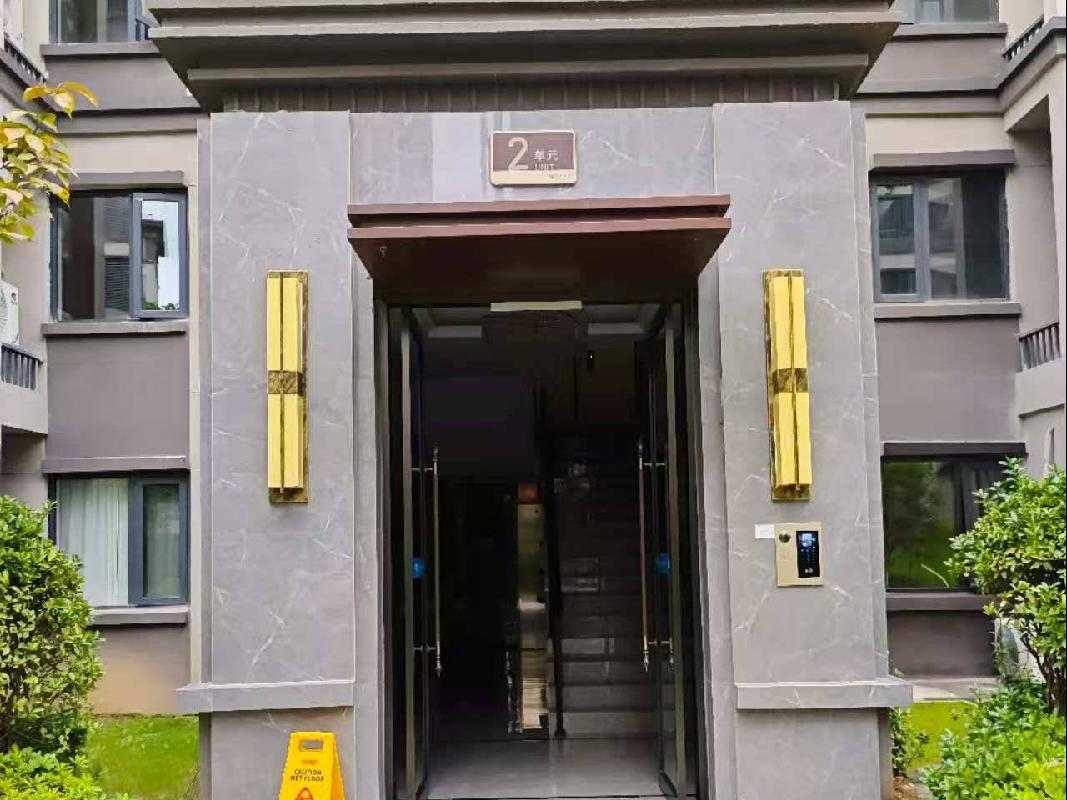 安康高新区中梁宸院14幢2单元3层301号房产转让项目(再次挂牌)
