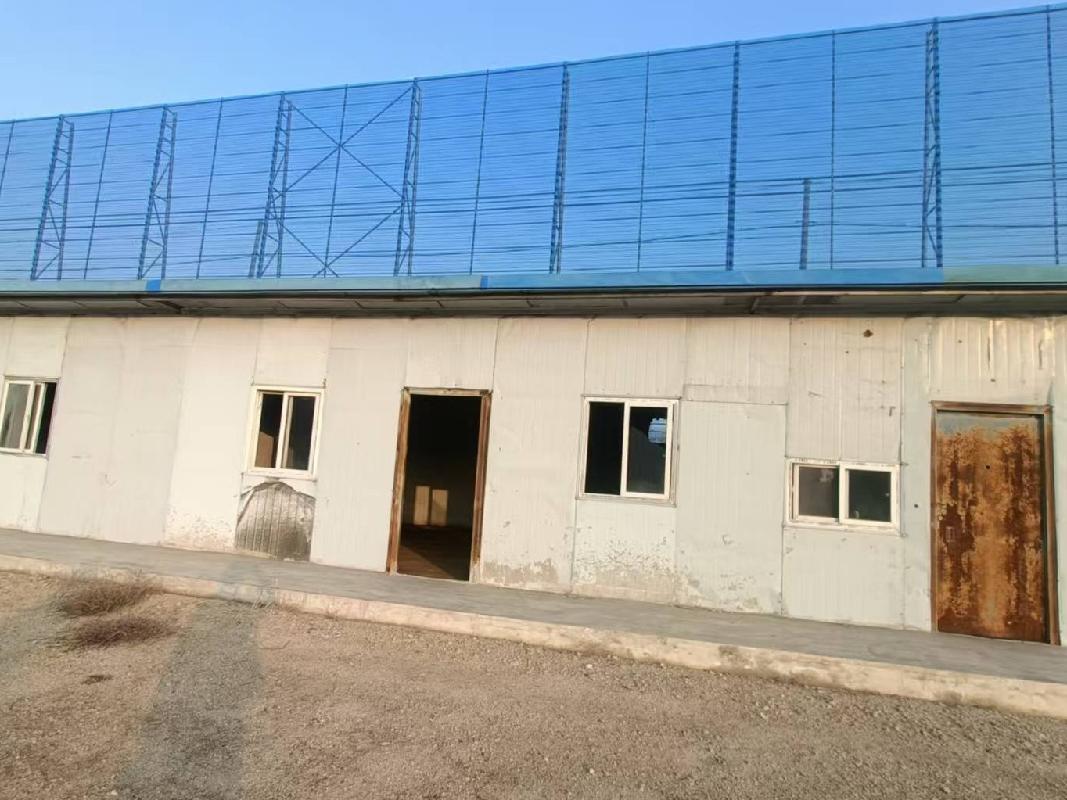位于清水河县窑沟乡城湾村的房屋建筑物、构筑物(占地面积约6274平方米)转让