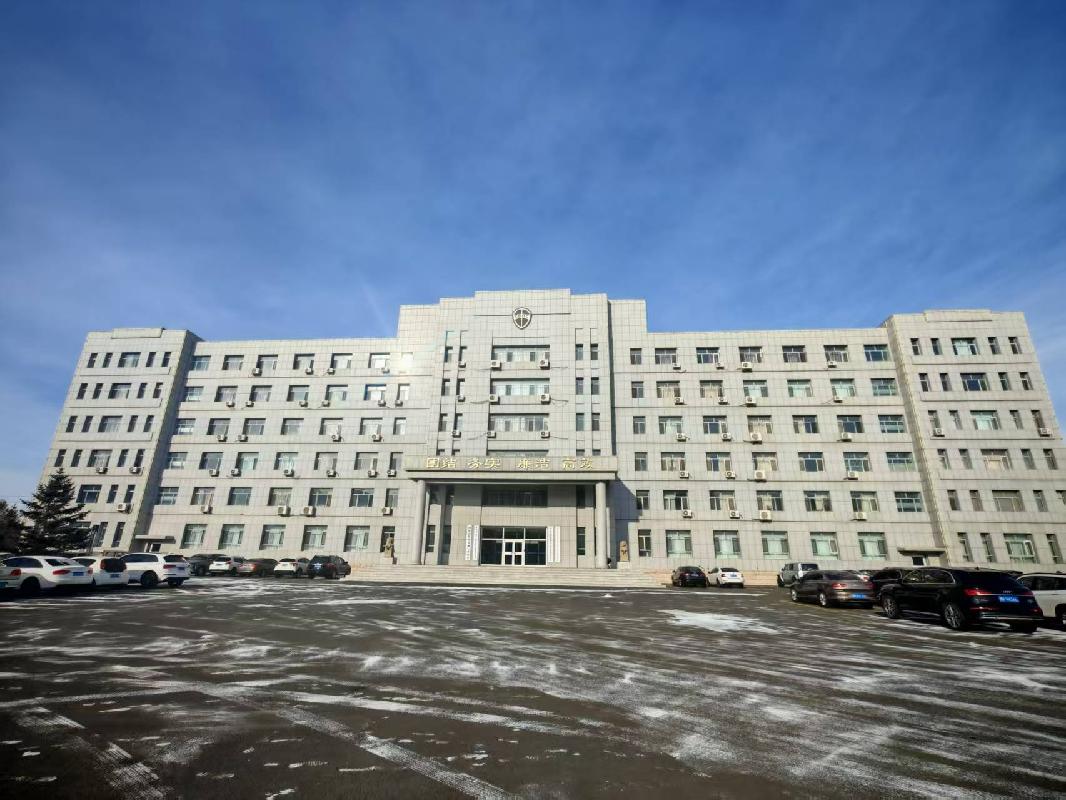 锡林浩特市巴办达布希勒特社区办公楼及车库出租（年出租底价200000元，租期5年）