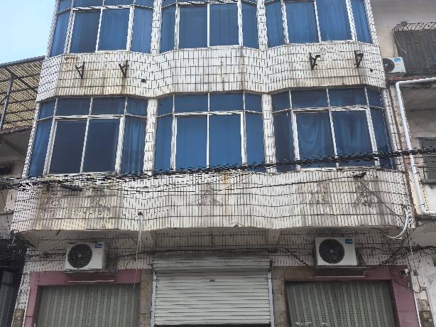 宾阳县思陇镇思陇圩车站街土地使用权转让公告