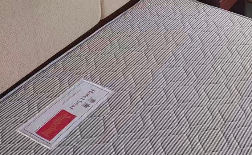一批高档酒店床垫、直立式加床等转让（内蒙古禹顺酒店管理有限公司呼和浩特假日酒店）(国资监测编号GR2025NM1008113)