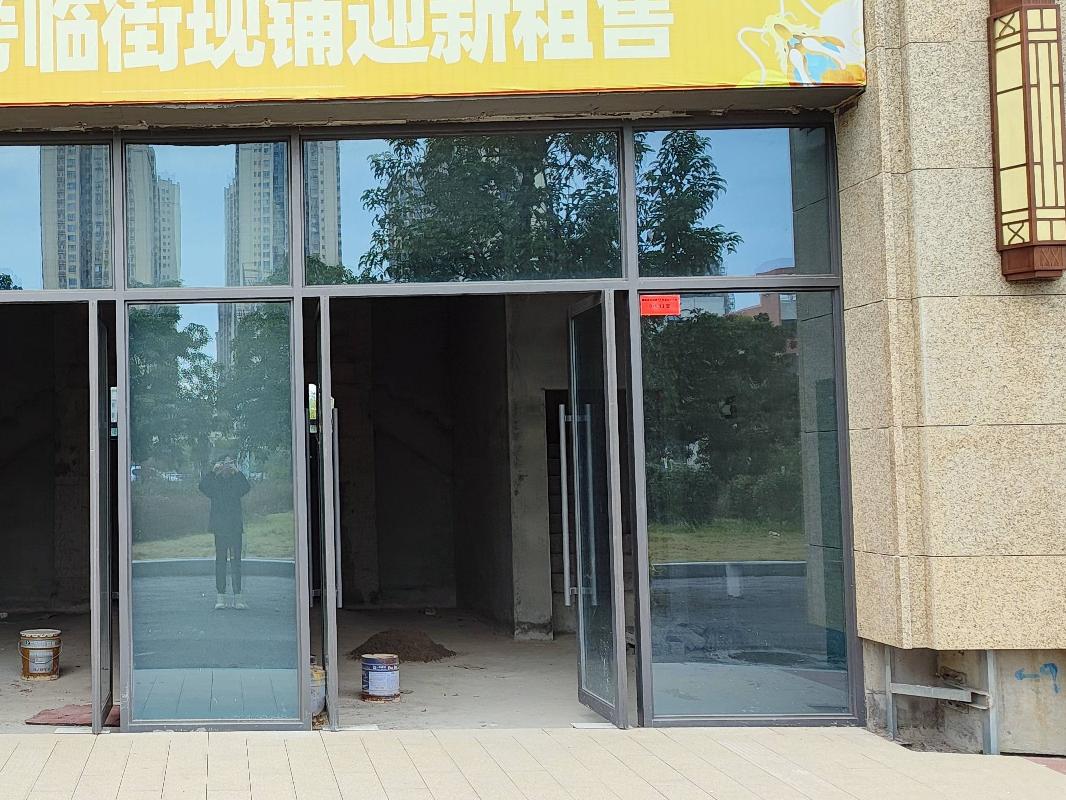 柳州市鹿寨县鹿寨镇元宝路11号蓝城祥鹿城9栋13室商铺招租项目