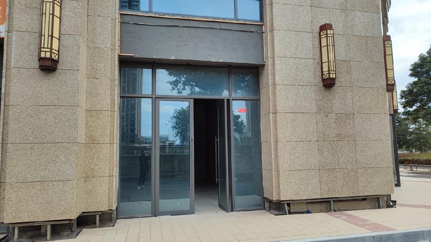柳州市鹿寨县鹿寨镇元宝路11号蓝城祥鹿城12栋6室商铺招租项目