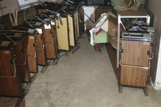 一批高档酒店桌子、柜子、椅子、布草车等转让（内蒙古禹顺酒店管理有限公司呼和浩特假日酒店）(国资监测编号GR2025NM1008114)