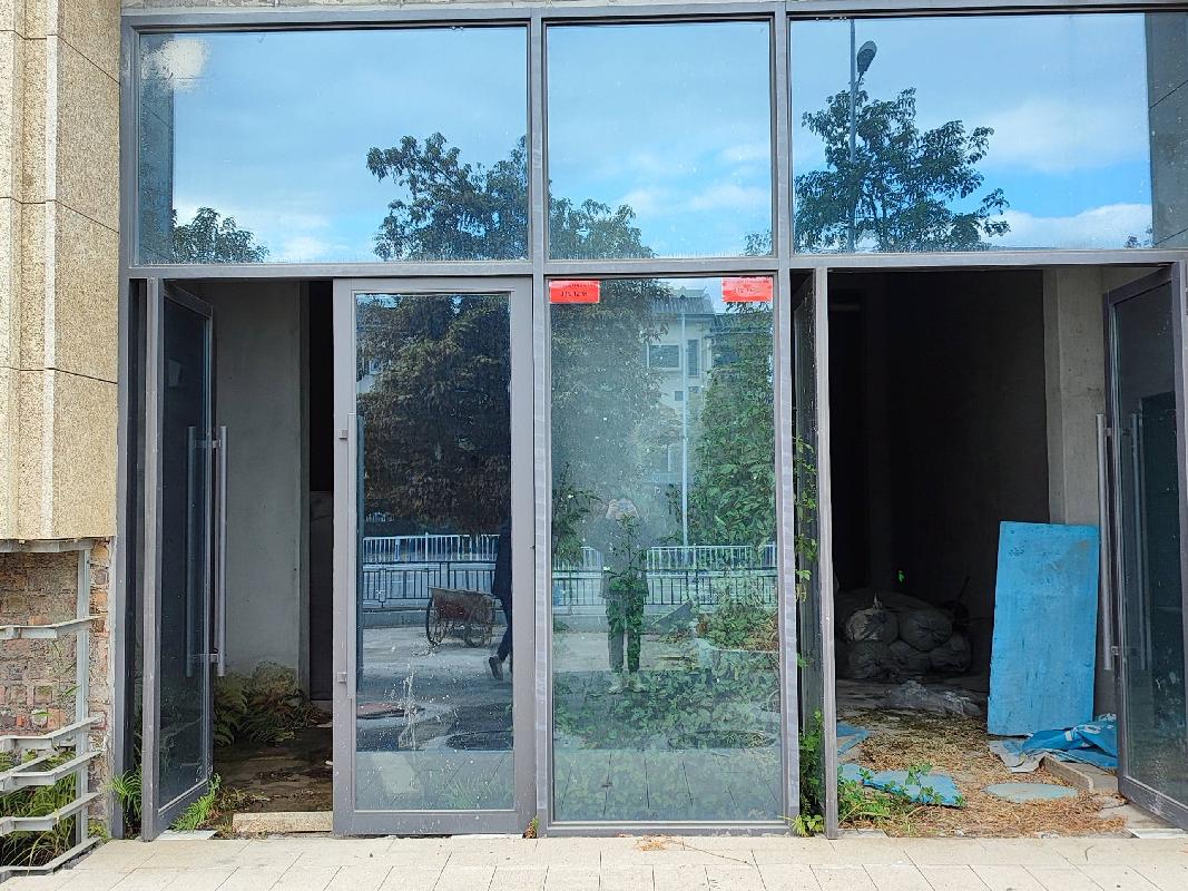 柳州市鹿寨县鹿寨镇元宝路11号蓝城祥鹿城3栋12室商铺招租项目