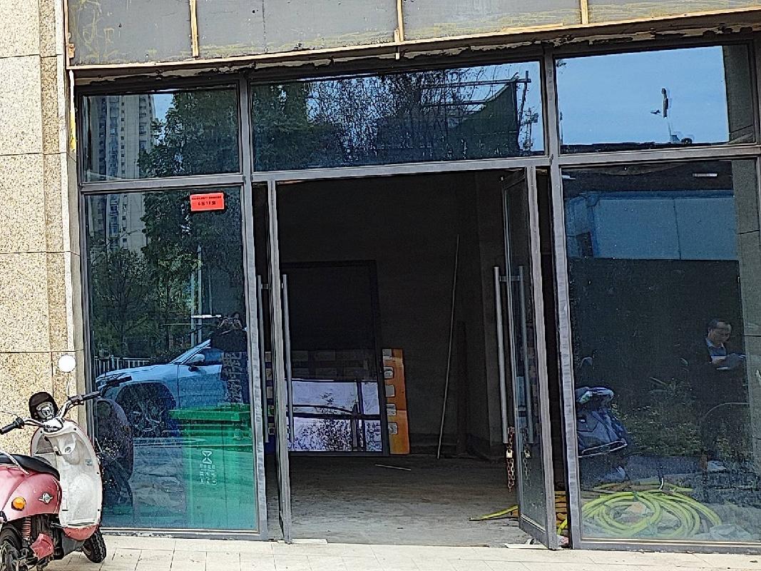 柳州市鹿寨县鹿寨镇元宝路11号蓝城祥鹿城6栋17室商铺招租项目