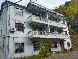 衢江区湖南镇华家村公寓房第一层东侧部分房产（原网格议事厅）公开挂牌转让