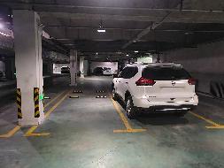 内蒙古自治区包头市高新区稀土大街以北的生产化验中心楼3层（东部区域）、4 层及地上14个车位、地下10个车位整体公开招租（年租金底价205900.00元（含税），租期1-10年）(三次挂牌)(国资监测编号GR2025NM1008115-3)