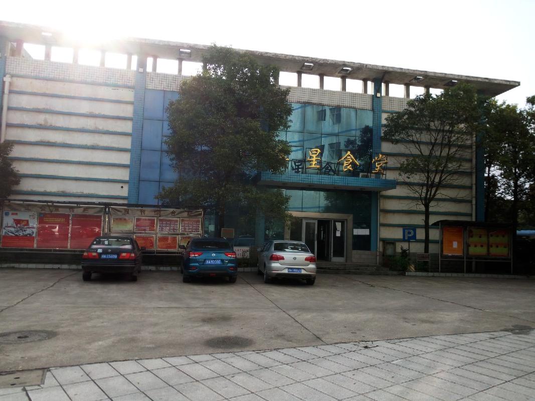 湖南省长沙市开福区新港路80号办公楼、食堂30套房产分别出租（详见明细表）