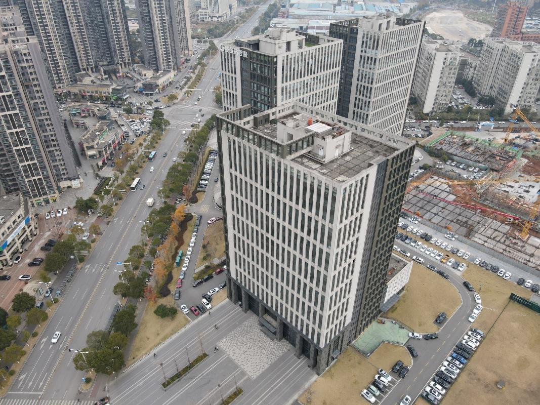 长沙市雨花区汇金路877号嘉华智谷产业园A1栋101室等66套房产及237个地下车位使用权
