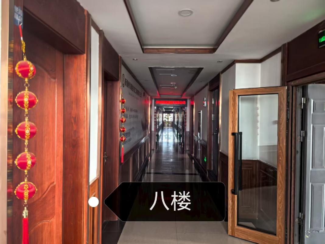 第四师创锦棉业有限公司位于霍城县清水镇2区北京东路(马蹄铁商业广场)B栋8楼801-817号对外招租，租期五年
