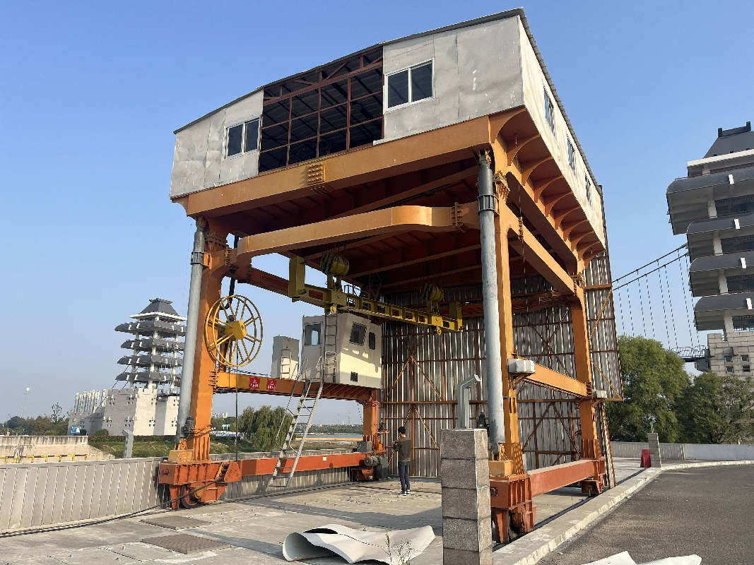 两座构筑物[淮安枢纽立交地涵工程(上、下游左岸墙及翼墙）、淮安枢纽立交地涵门机库]及机器设备等一批报废资产整体公开转让(再次挂牌)(国资监测编号GR2025JS1008370-2)