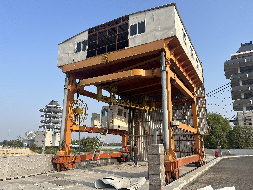 两座构筑物[淮安枢纽立交地涵工程(上、下游左岸墙及翼墙）、淮安枢纽立交地涵门机库]及机器设备等一批报废资产整体公开转让(再次挂牌)(国资监测编号GR2025JS1008370-2)