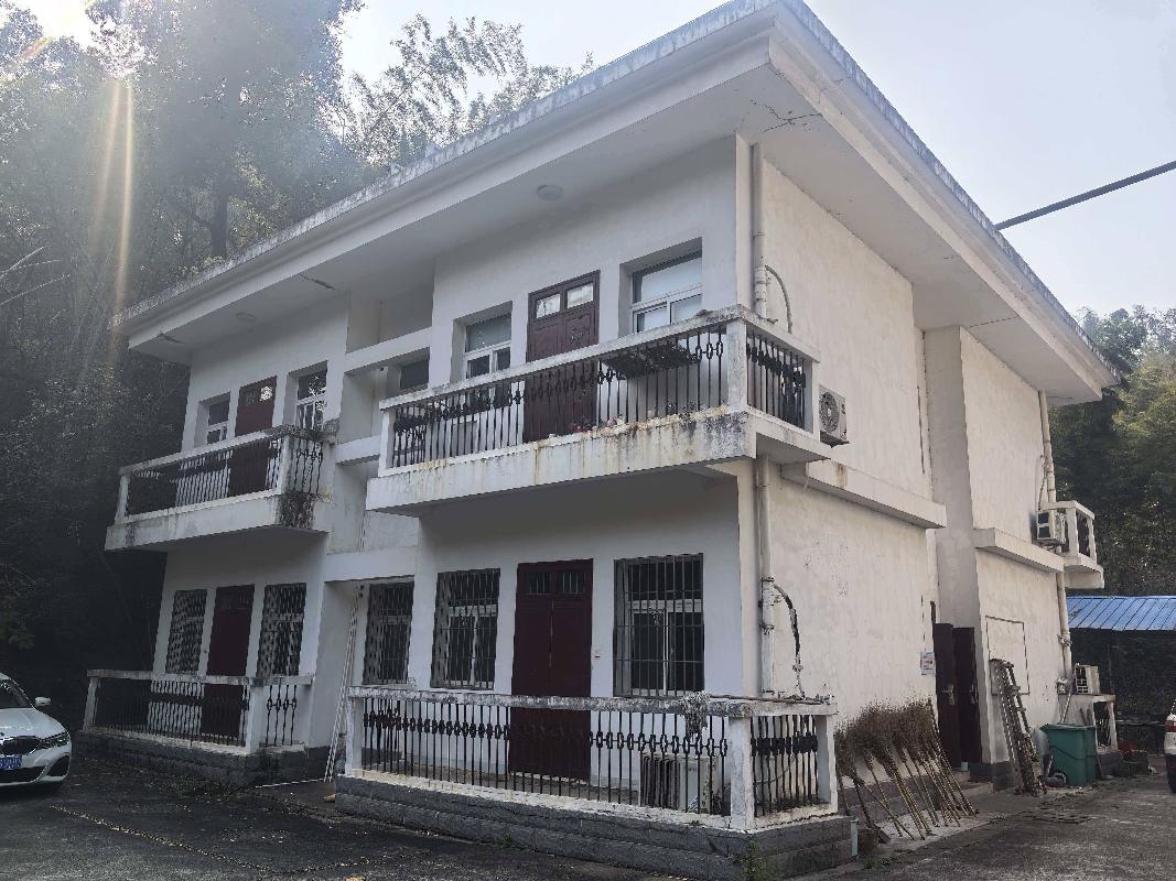 宁乡市历经铺南太湖村6宗其它商服用地（共计土地使用权面积89382.8m²）及地上13栋混合结构建筑物（共计建筑面积10801.73m²）(国资监测编号GR2025HN1003866)