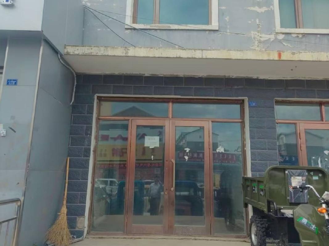 陈巴尔虎旗巴彦库仁镇源上牧歌小区1号楼2号门市(六次挂牌)