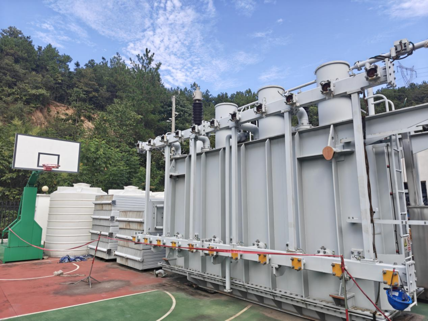 一台废旧有载调压电力变压器（型号：SSZ11-80000/110）