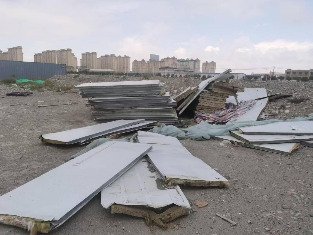 霍尔果斯开建隆安运输有限公司位于霍尔果斯综合保税区设备厂内14间板房及相关设施（已拆除）对外转让(二次挂牌)
