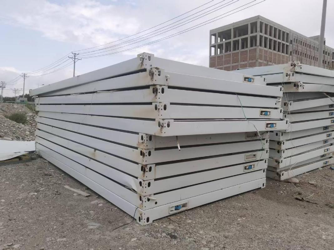 霍尔果斯开建隆安运输有限公司位于霍尔果斯综合保税区设备厂内14间板房及相关设施（已拆除）对外转让(二次挂牌)