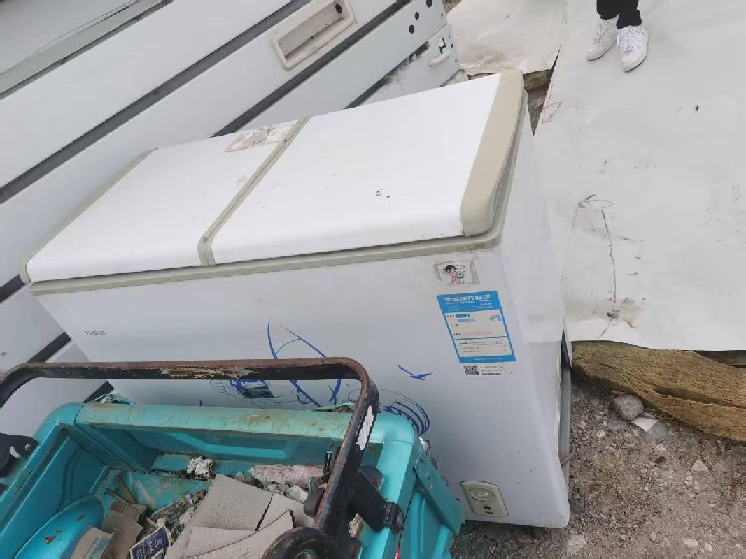 霍尔果斯开建隆安运输有限公司位于霍尔果斯综合保税区设备厂内14间板房及相关设施（已拆除）对外转让(二次挂牌)