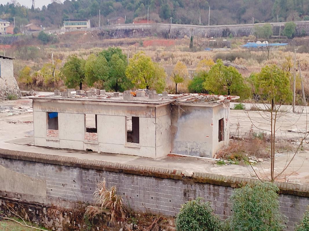 邵阳市双清区城东百合岭165574.51m2土地使用权及地面12栋房产整体转让(二次挂牌)(国资监测编号GR2026HN1000059-2)