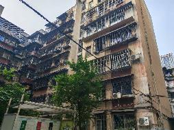 成都市金牛区解放北路一段2号5单元2层2号和成都市金牛区解放北路一段2号5单元3层2号房产分别转让