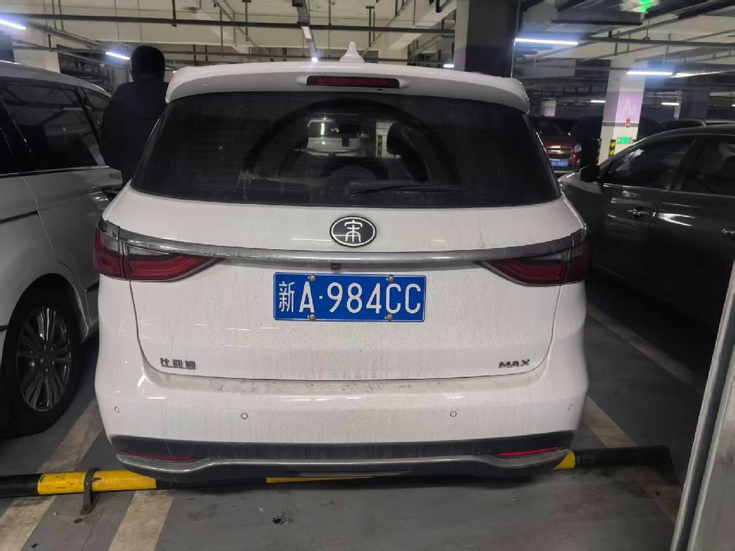 伊犁财创供应链管理有限公司所属比亚迪牌BYD6470MT6A新A984CC小型普通客车对外转让