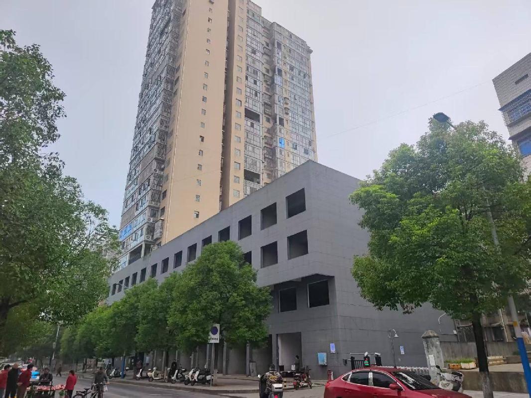 冷水江市江北路金电大厦1-4层 5628.32 平方米商用用房所有权及金电大厦地下10个停车位使用权转让(十二次挂牌)