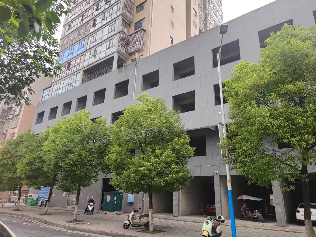 冷水江市江北路金电大厦1-4层 5628.32 平方米商用用房所有权及金电大厦地下10个停车位使用权转让(十二次挂牌)