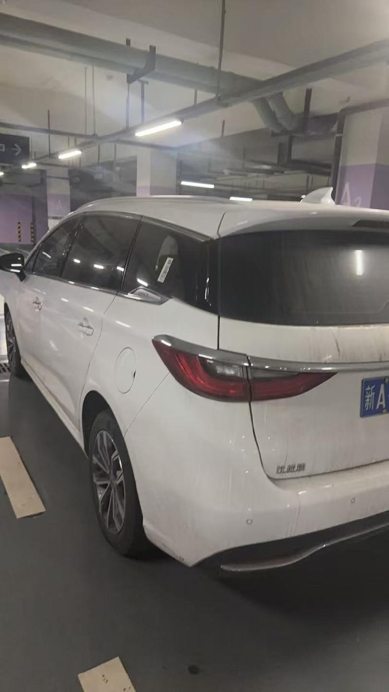 伊犁财创供应链管理有限公司所属比亚迪牌BYD6470MT6A新A984CC小型普通客车对外转让