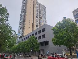 冷水江市江北路金电大厦1-4层 5628.32 平方米商用用房所有权及金电大厦地下10个停车位使用权转让(十二次挂牌)