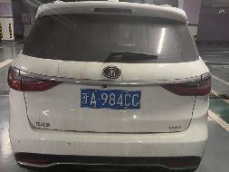 伊犁财创供应链管理有限公司所属比亚迪牌BYD6470MT6A新A984CC小型普通客车对外转让