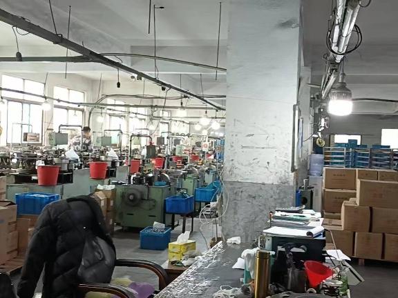 常州市钟楼区邹区镇黄金灯饰厂7号楼第4层厂房济部分宿舍招租公告