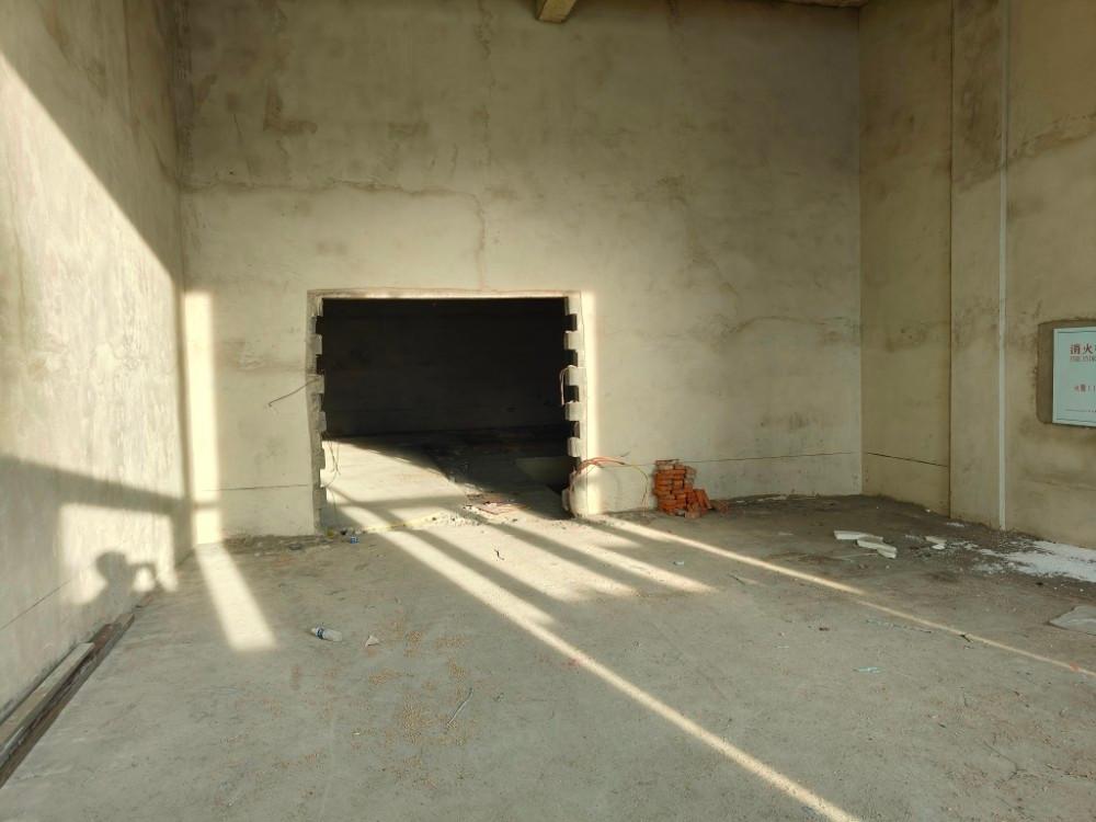 莫旗甘河农场场部文化街北侧红润宾馆综合楼北至南第一门市及第二门市转让项目