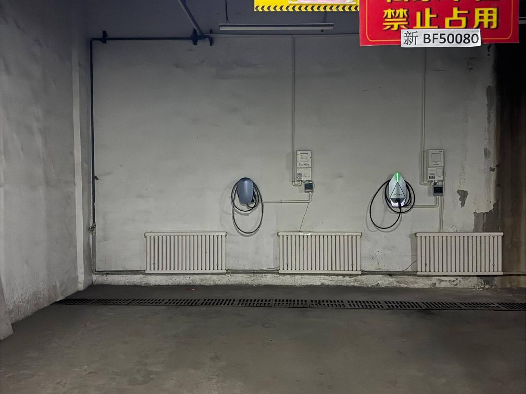新疆新能集团产业发展有限公司转让位于昌吉市晨光绿景花园小区1处车位使用权（B360）