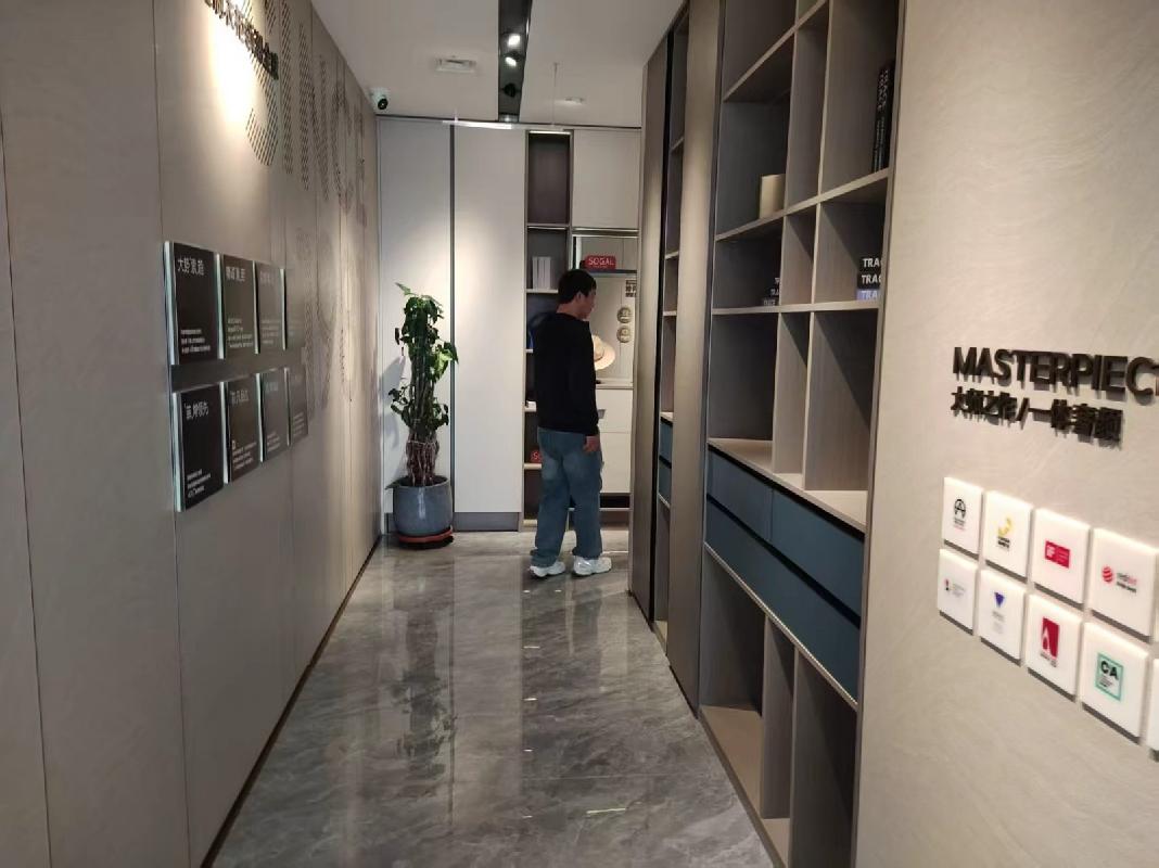 锡林浩特市巴办塔林社区华新小区10号楼2号铺招租（年租金底价33600元，租期3年）(国资监测编号GR2026NM1000600)