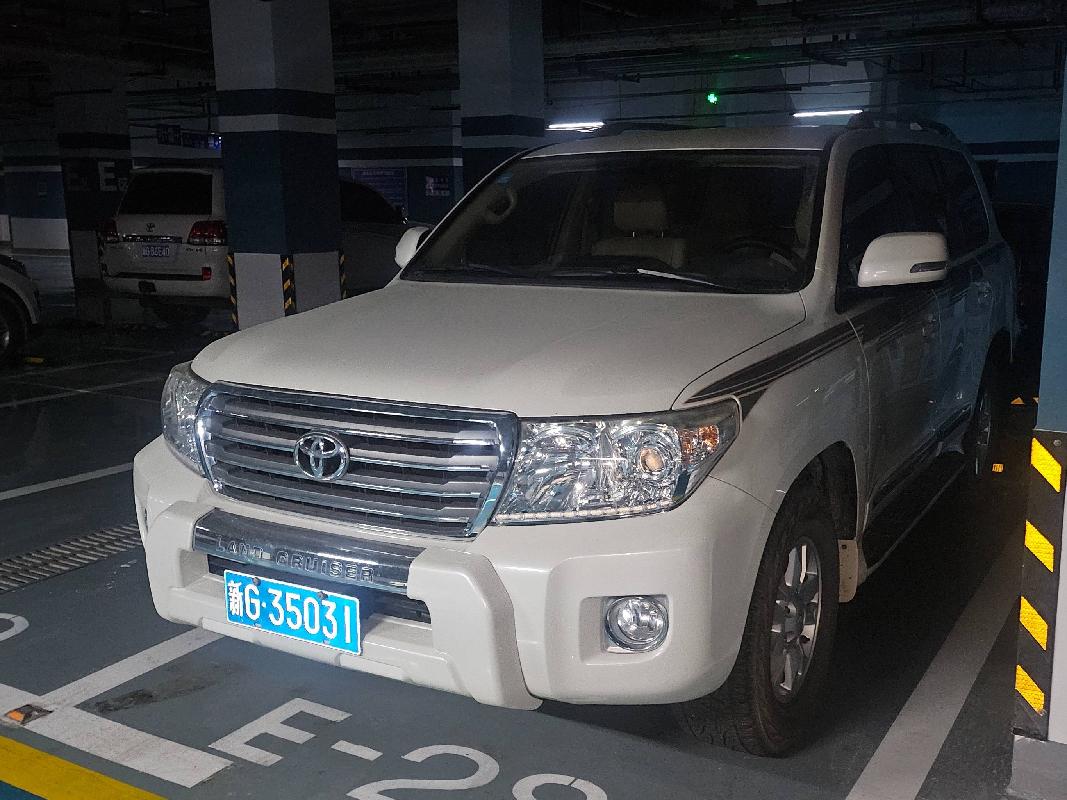 塔城地区城投置业有限公司转让所属1辆陆地巡洋舰小型越野客车（新G35031）