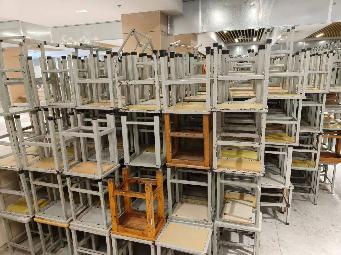 教室课桌、椅子、空调、教师办公桌隔断、办公椅、实验桌、电梯等转让公告