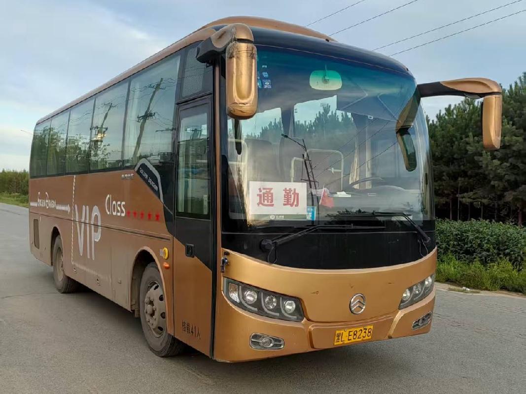 一台金旅牌XML6907J58大型普通客车（黑LE8238）转让交易公告交易公告