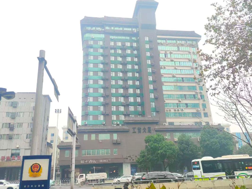 长沙市开福区丽臣路182号科研综合大楼(现名为工美大厦)三楼900㎡商业房产(三次挂牌)
