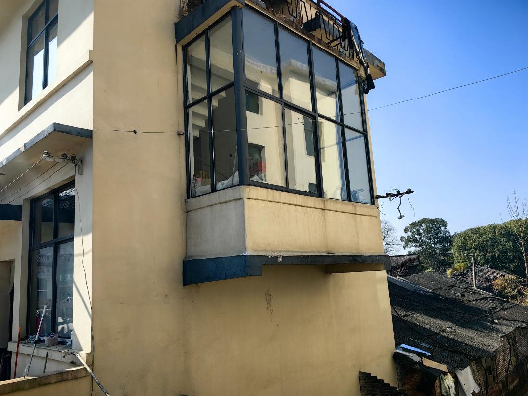 株洲市攸县酒埠江镇S333省道旁（原酒埠江水电站劳动服务公司大楼）房产