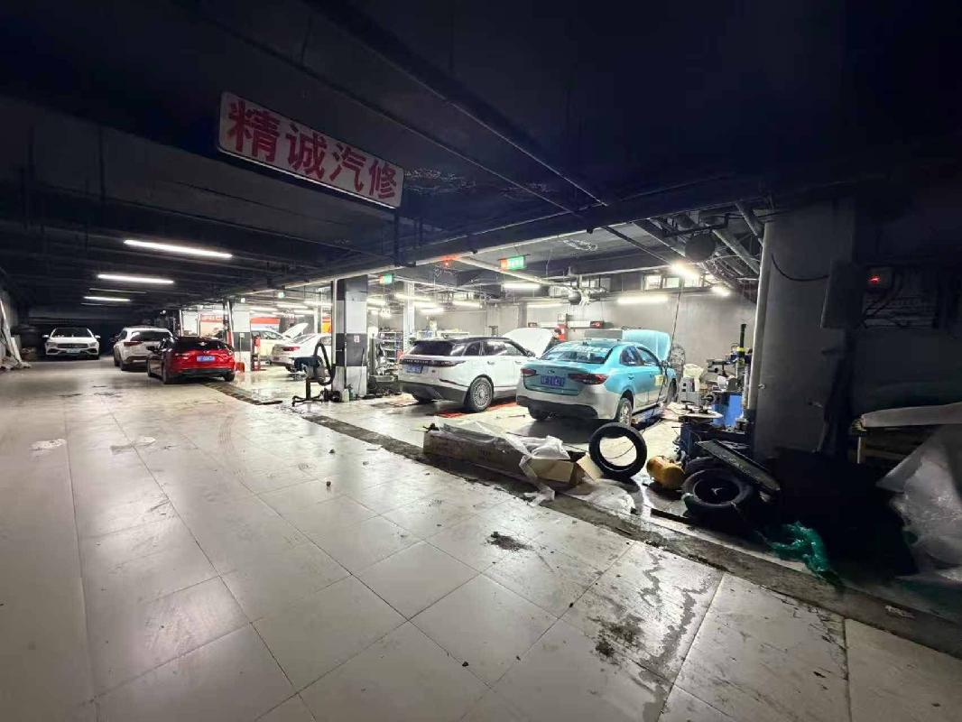 新疆霍尔果斯犁川粮油物资贸易有限责任公司位于伊宁市北京南路金苹果二期东门2号综合楼负一层（产权面积约：888.34㎡）对外招租（租期两年）