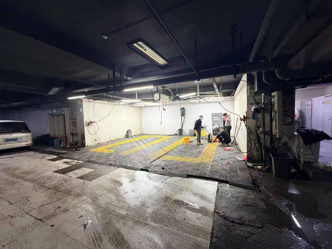 新疆霍尔果斯犁川粮油物资贸易有限责任公司位于伊宁市北京南路金苹果二期东门2号综合楼负一层（产权面积约：888.34㎡）对外招租（租期两年）