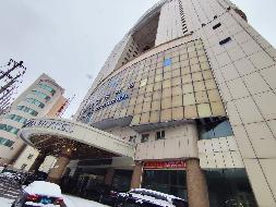 中新建酒店管理有限责任公司乌鲁木齐分公司租赁位于乌鲁木齐市沙依巴克区西北路955号兵团丽华酒店3至5层房产(三次挂牌)(国资监测编号GR2026XJ1000299-3)
