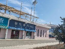 内蒙古财经大学西校区体育场底商从南数第1间（原杂七杂八饰品店）商铺公开招租（年租金底价122000元，租期5年）(国资监测编号GR2026NM1001061)