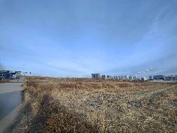 赤峰市老哈河大街以南、大宁路以东、方兴街以北、春水路以西约370亩耕地土地经营权出租（租金底价182.00元/亩，租期1年）(国资监测编号GR2026NM1000923)