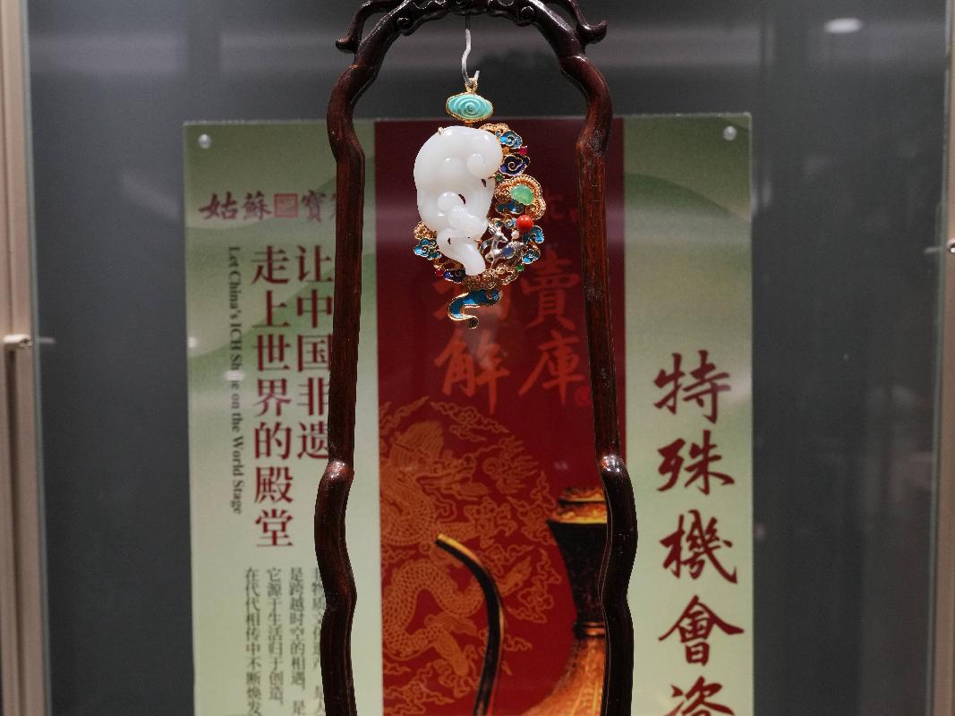 玉承祥瑞 骏岁纳福——和田羊脂白玉苏工极品福禄如意挂件