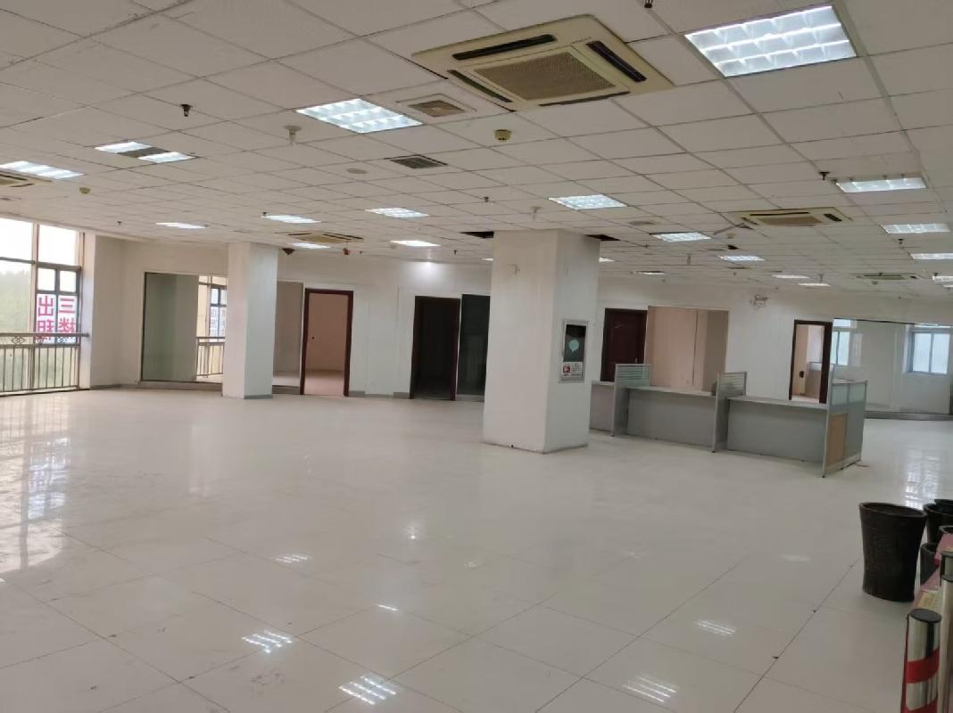 伊宁市解放路与迎宾路交叉口铜锣湾A区商铺3层319室(国资监测编号GR2026XJ1000348)