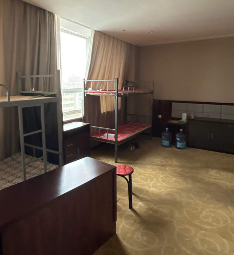 鄂尔多斯市东胜区林荫街道鄂尔多斯东街30号绿景酒店（原绿能酒店）整栋13层（含地下一层）房地产出租(国资监测编号GR2026NM1000989-4)