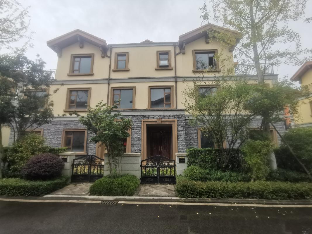 贵州省龙里县谷脚镇王关社区悠山美墅三期A组团G5A-110栋2号住宅转让
